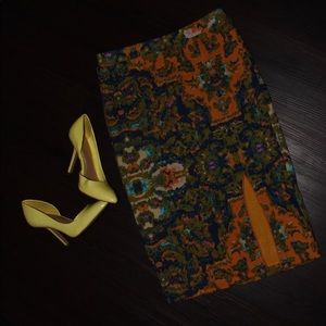 ✨Yellow BCBG Pumps✨